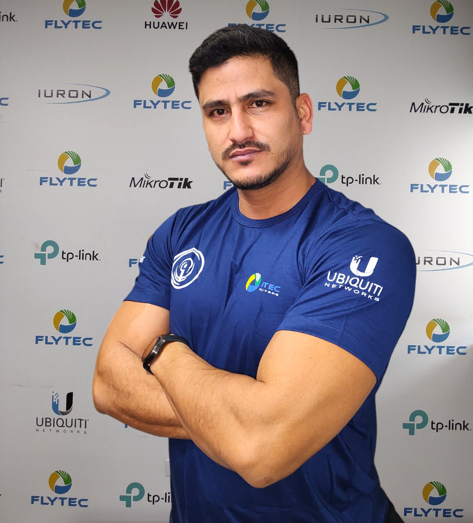 JULIAN HERNANDEZ